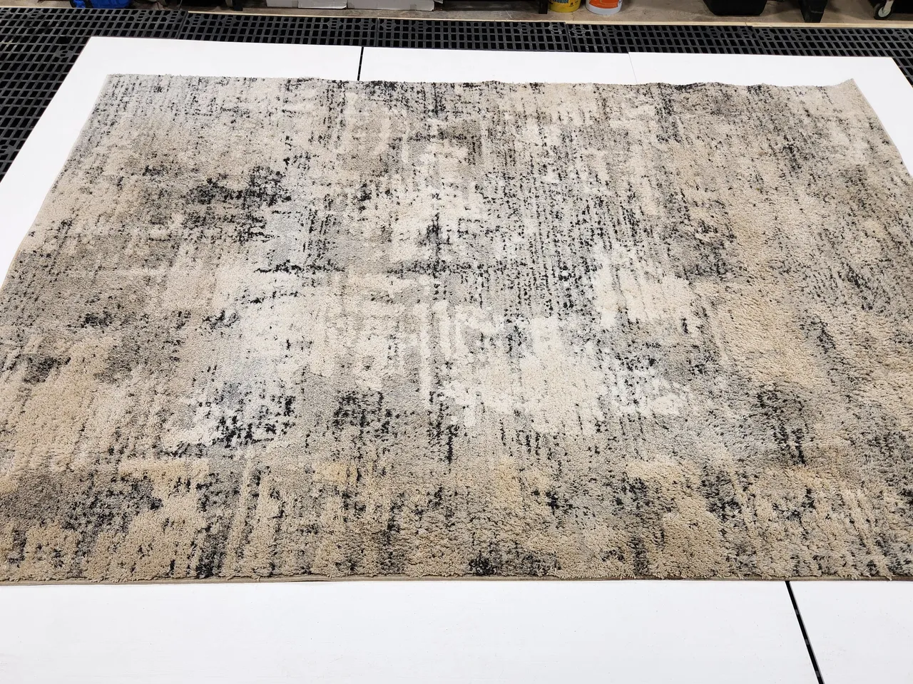 Rug before odor treatment